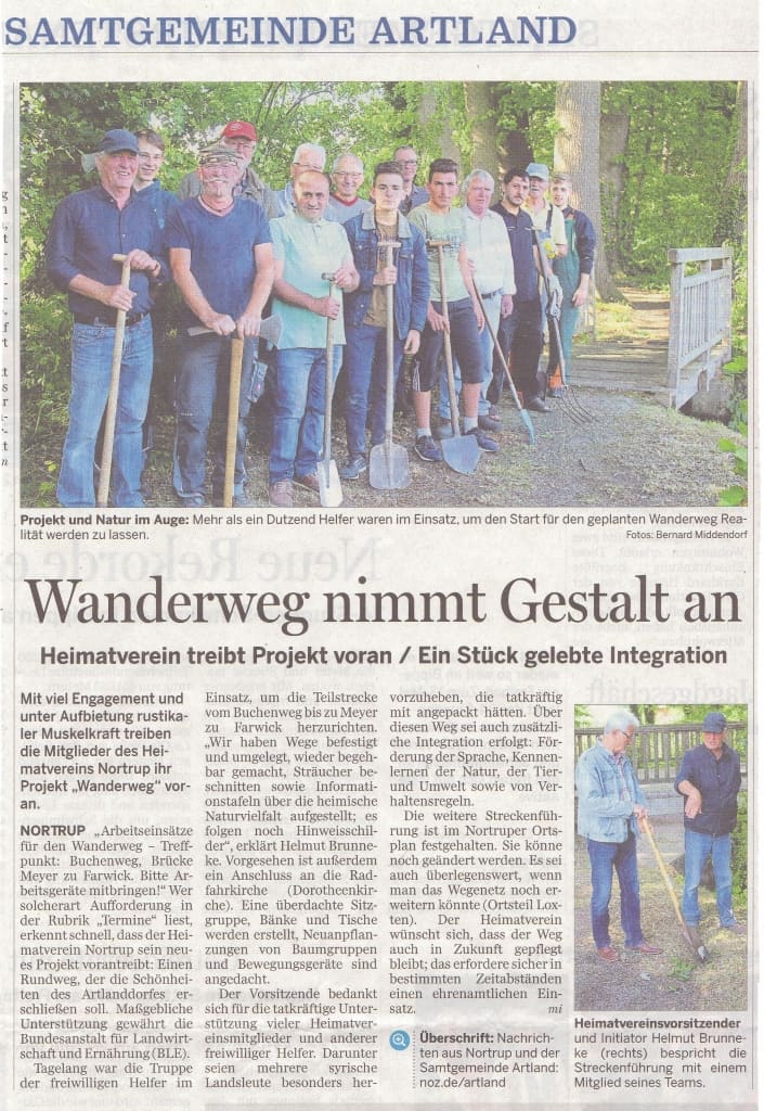 Zeitungsartikel „Wanderweg nimmt Gestalt an“ mit Foto der Helfer.